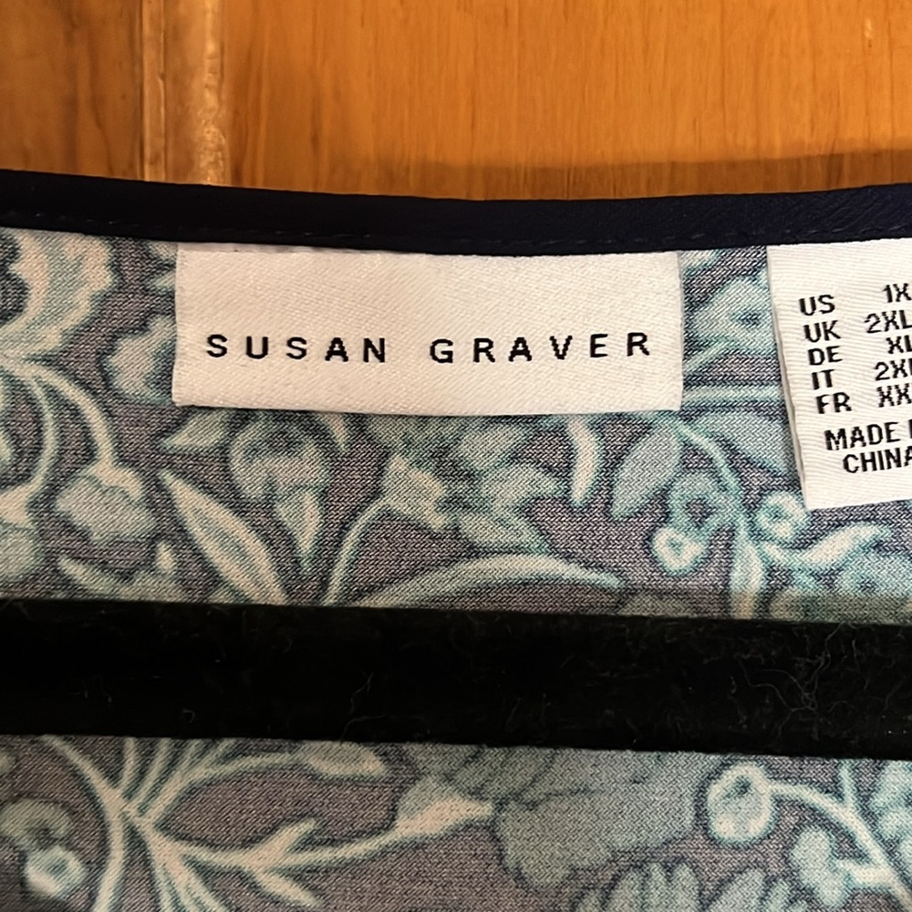 Women's Size 1X Susan Graver Printed Liquid Knit Top - Picture 6 of 9